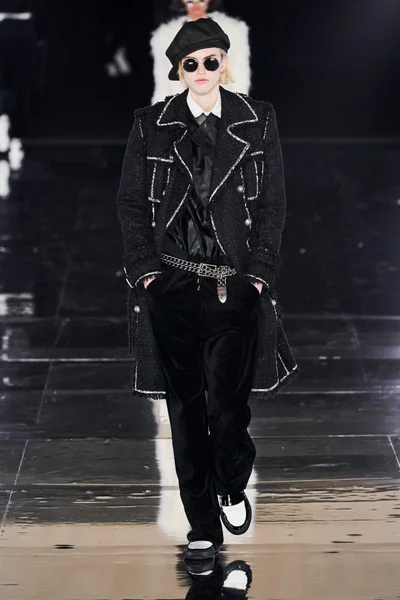 Look 15